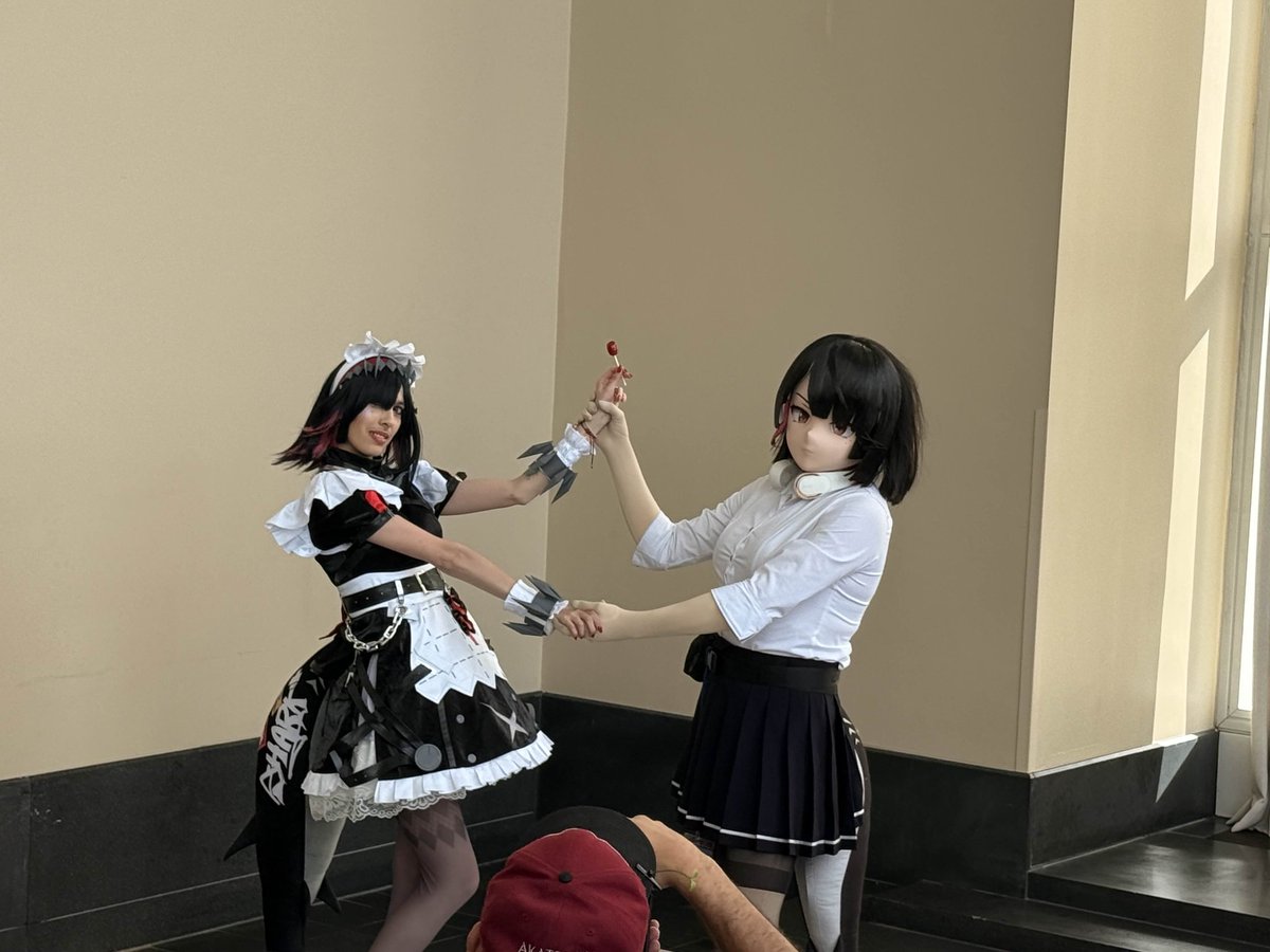 I haven't posted in a while here is one my favorite photos from anime boston from the ZZZ photoshoot

Featuring: instagram.com/cos_gray?igsh=…
As the other ellen(they were seriously awesome and they killed it with their cosplay).

#kigurumi #着ぐるみ