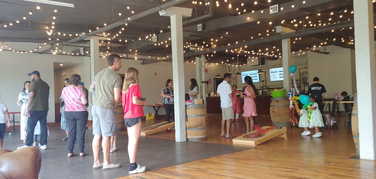 docs4cambridge's tweet photo. Family fun - physician appreciation event - thanks #mdfm  #fourfathersbrewery https://t.co/1OcORC8uQx