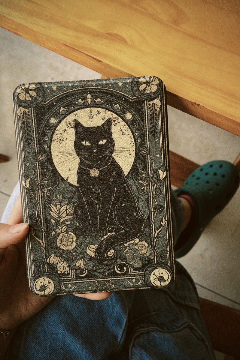 forevergabss's tweet photo. notas pra minha capinha q eu comprei do kindle??? 🥺🥹 https://t.co/3SgS2bByXm
