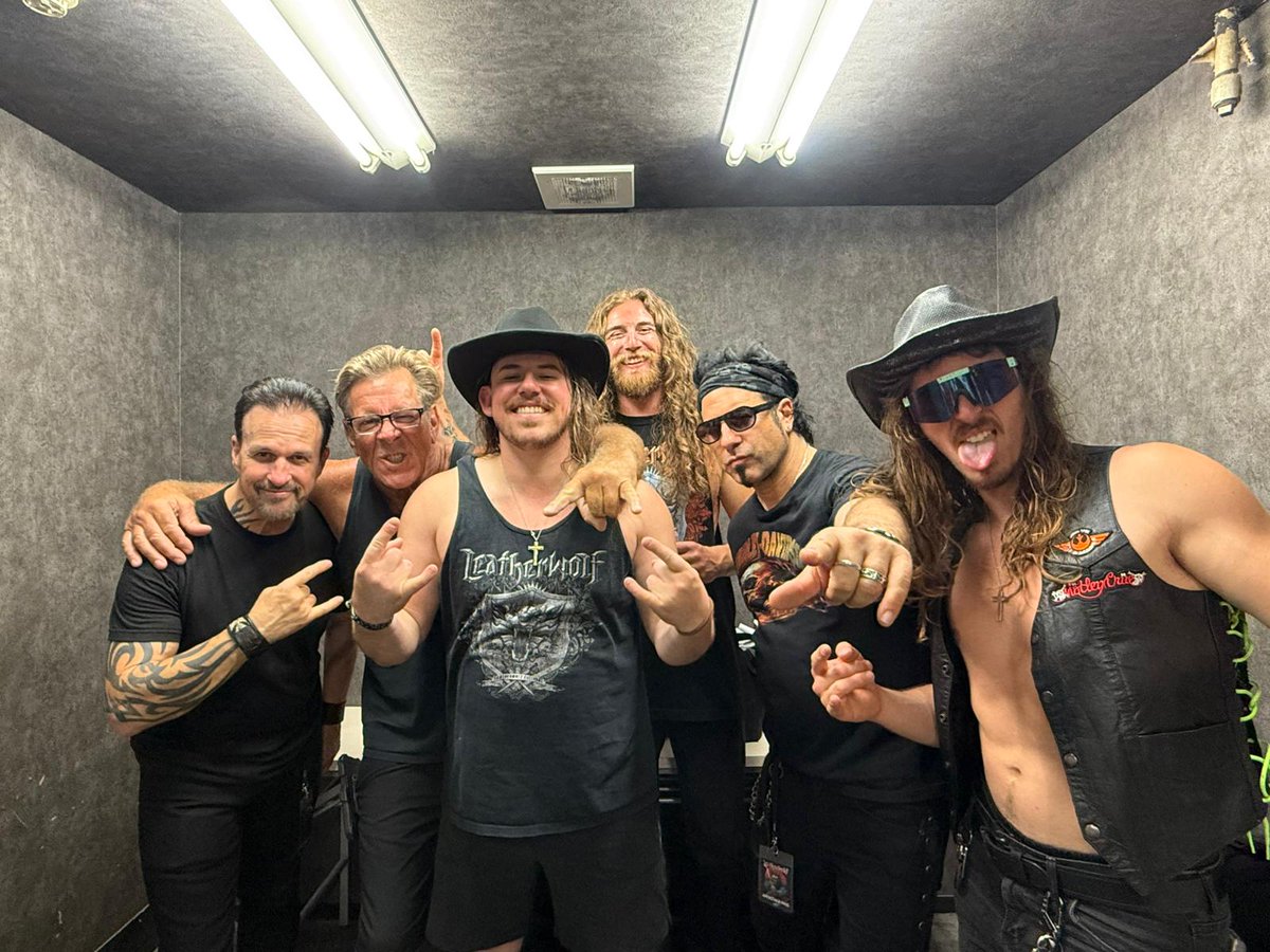TripleAxeAttack's tweet photo. That's a wrap! Thank you everyone for coming out and rockin' with us on this Sunday night - and especially to Team @RubiconMusicTW for looking after us so well and making things go as smoothly as possible. Hopefully we'll do it again sometime! 🎸🎸🎸#domoarigato #japanrules https://t.co/EE2wayygQ7