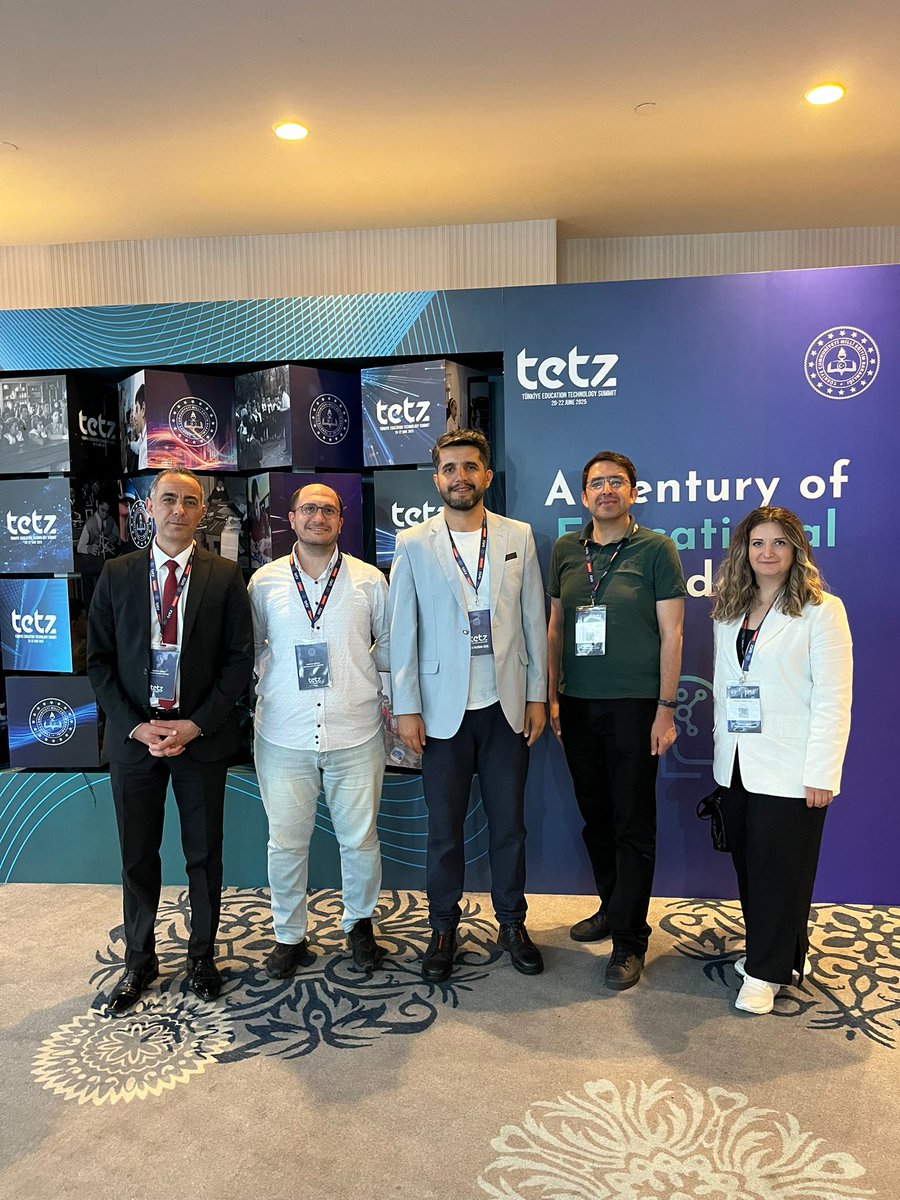 Cem MORAN (@cmmrnn) on Twitter photo M.E.B. tarafından düzenlenen Türkiye Eğitim Teknoloji Zirvesinde eğitim teknolojilerinin geleceği üzerine önemli bilgiler edindik, ufkumuz genişledi. Bu etkinlikte yer almamızı sağlayan Çanakkale İl Milli Eğitim Müdürlüğü’ne teşekkür ederiz. <a href="/canakkaleilmem/">Çanakkale İl Millî Eğitim Müdürlüğü</a> <a href="/mineaktashayta/">Mine Hayta</a> M.E.B. tarafından düzenlenen Türkiye Eğitim Teknoloji Zirvesinde eğitim teknolojilerinin geleceği üzerine önemli bilgiler edindik, ufkumuz genişledi. Bu etkinlikte yer almamızı sağlayan Çanakkale İl Milli Eğitim Müdürlüğü’ne teşekkür ederiz. <a href="/canakkaleilmem/">Çanakkale İl Millî Eğitim Müdürlüğü</a> <a href="/mineaktashayta/">Mine Hayta</a>