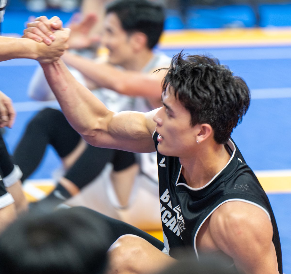 EmiLiaO3O's tweet photo. เซนเซอร์หลุดโฟกัสจากหน้าไปที่กล้ามแขนน้าจอสหมดละ 😶

JOSSGAWIN TEAM BLACK FINAL
#3FIGHT3xJossGawinFinal 
#3Fight3BasketBoyFinal https://t.co/tlEU6ZHHKs