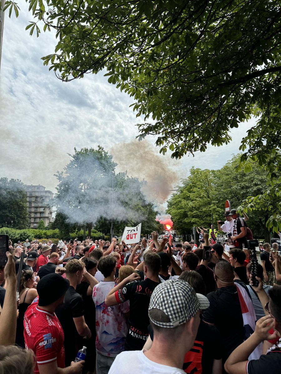 molenbeek_rules's tweet photo. Comme j’ai dis, le combat continue. Signez la pétition contre cette insulte au football belge et l’histoire de foot bruxellois ! MOLENBEEK E BASTA ! https://t.co/tmaNLyiQXT https://t.co/6Oefs5q80H