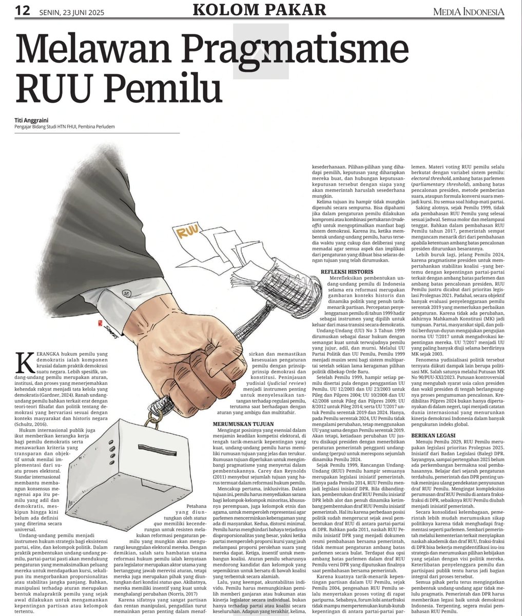 titianggraini's tweet photo. Menuju pemilu 2029, RUU Pemilu merupakan legislasi prioritas Prolegnas 2025. Inisiatif dari Badan Legislasi (Baleg) DPR. Sayangnya, sampai pertengahan 2025 belum ada perkembangan bermakna soal pembahasannya. Belajar dari sejarah pengaturan terdahulu, pemerintah dan DPR penting untuk meninjau ulang pendekatan penyusunan draf RUU Pemilu. 

Mengingat kompleksitas perumusan draf RUU Pemilu antara fraksi-fraksi di DPR, sebaiknya RUU Pemilu diubah menjadi inisiatif pemerintah. Secara konsolidasi kelembagaan, pemerintah lebih mudah merumuskan sikap politiknya karena tidak menghadapi fragmentasi seperti parlemen. 

Sembari pemerintah melalui kementerian terkait menyiapkan naskah akademik dan draf RUU, fraksi-fraksi di DPR bisa bekerja mengidentifikasi isu-isu strategis dan merumuskan pilihan kebijakan yang sejalan dengan visi politik mereka. Keterlibatan penyelenggara pemilu dan partisipasi publik tentu harus jadi bagian integral dari proses tersebut. 

Semua pihak harus selalu mengingatkan pembentuk undang-undang agar tidak melulu pragmatis. Mereka harus memberikan legasi baik untuk demokrasi Indonesia. Terpenting, segera mulai pembahasan RUU Pemilu.

Melawan Pragmatisme RUU Pemilu, @mediaindonesia. Senin, 23 Juni 2025.

https://t.co/2oBOWv1ZEt

#ruupemilu
#pemilu