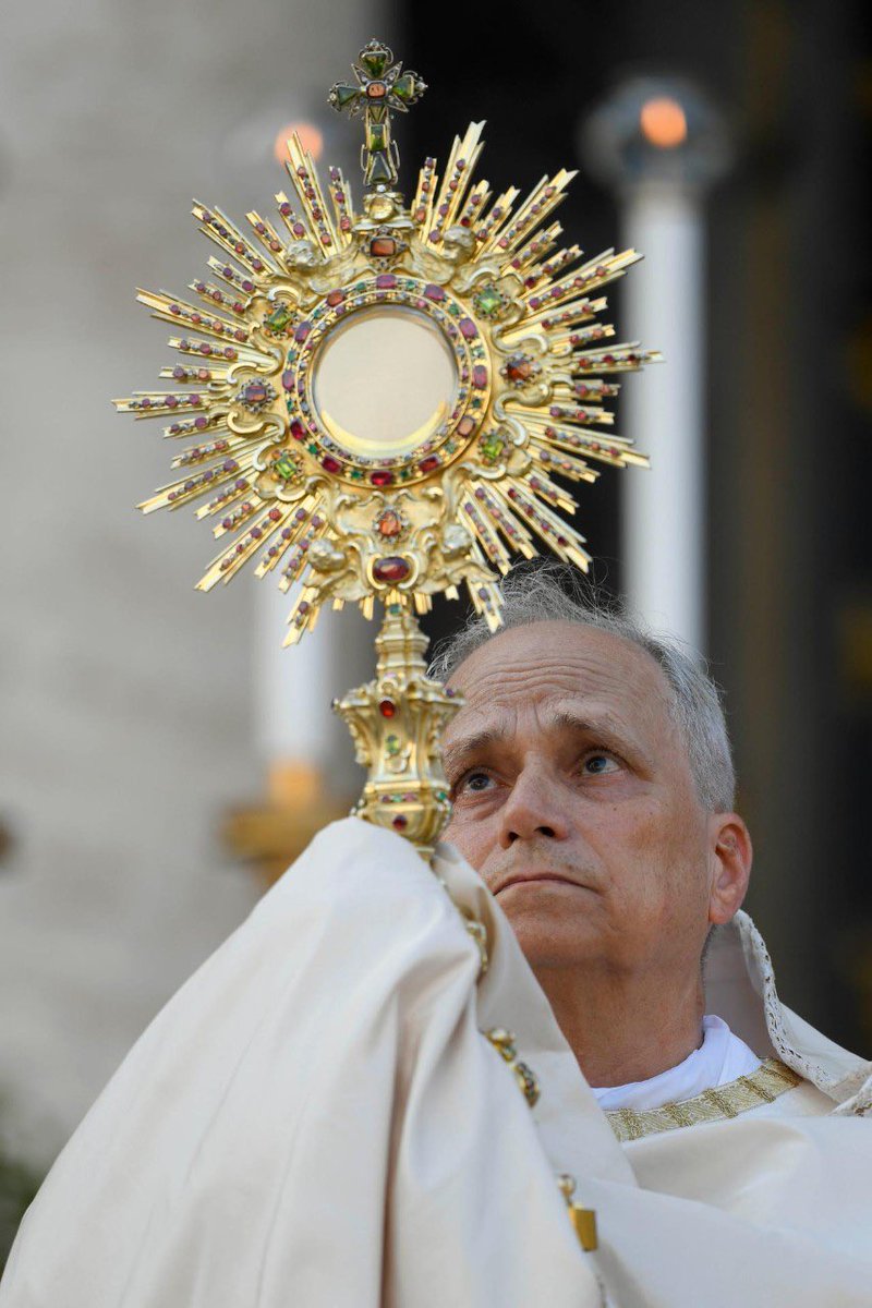 “Cristo é a resposta de Deus à fome do homem, porque o seu corpo é o pão da vida eterna: tomai todos e comei!”

#PapaLeãoXIV