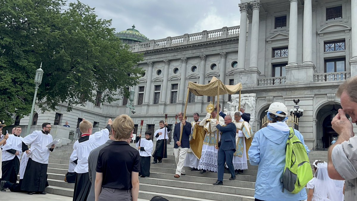 Corpus Christi- Saint Lawrence, Harrisburg PA USA - FSSP at the Pennsylvania Capitol #fssp #Catholic