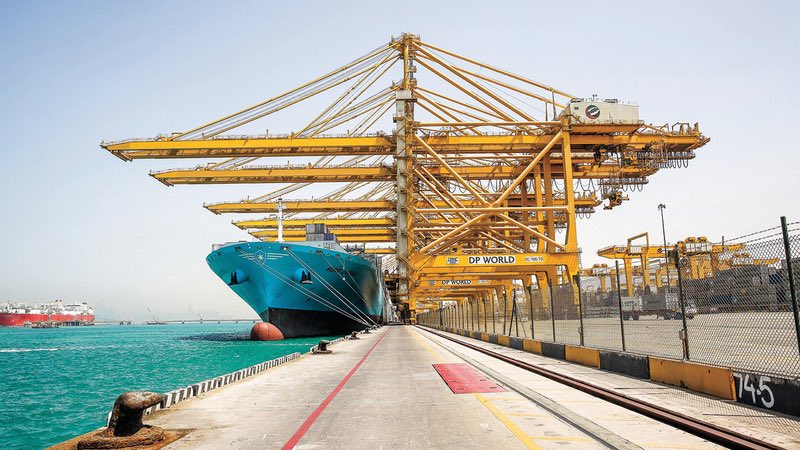 أبرز الموانئ الاستراتيجية في الخليج ودورها الحيوي في حركة الملاحة البحرية:

🇸🇦 ميناء الملك عبدالعزيز (الدمام)
🇸🇦 ميناء جدة الإسلامي
🇸🇦 ميناء رأس تنورة
🇴🇲 ميناء صلالة
🇴🇲 ميناء الدقم
🇴🇲 ميناء صحار
🇦🇪 ميناء جبل علي (دبي)
🇦🇪 ميناء خليفة (أبوظبي)
🇦🇪 ميناء الفجيرة
🇰🇼 ميناء مبارك الكبير