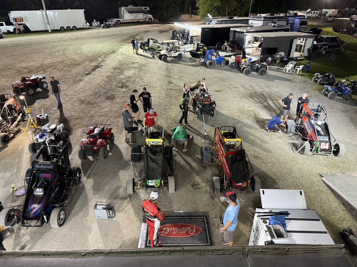Happy to man the wash bucket on these beautiful <a href="/7URacing/">The 7U</a> mounts 🐎 keep digging 🤘🏼