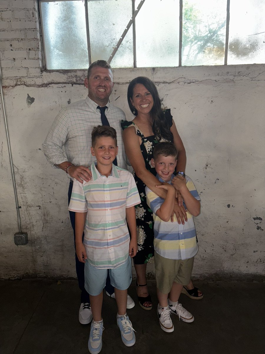 Had an amazing night celebrating this beautiful couple! Congratulations <a href="/McEwenHannah/">Hannah Cunningham</a> and <a href="/CunninghamMyron/">Myron Cunningham</a>. And always a bonus seeing so many <a href="/RazorbackSB/">Arkansas Softball</a> alums. My heart is full🐗❤️