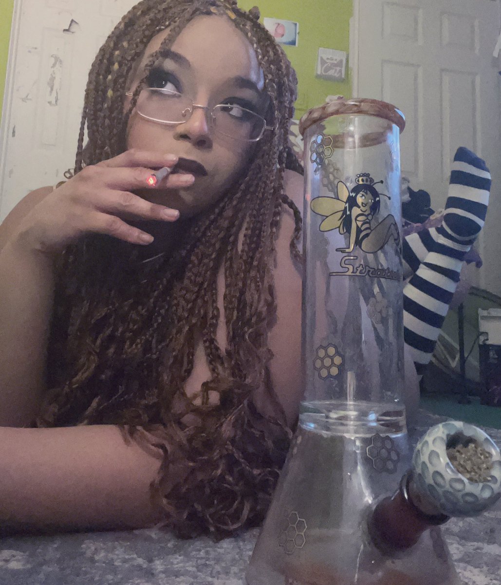 joydiablaa's tweet image. my bong deadass looks like me &amp;lt;3