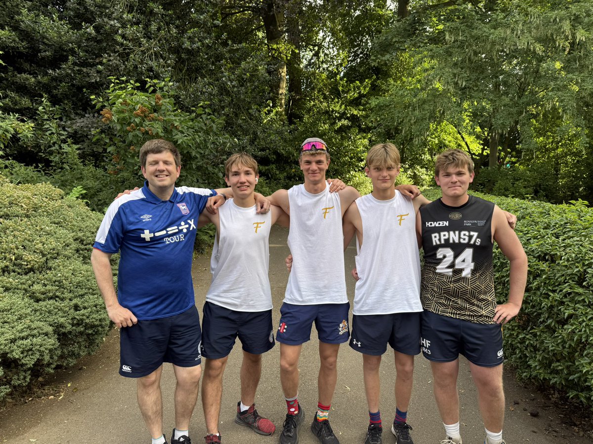 And the final team have set off - Lap 12! A guest appearance from Mr Nicholls and a L6th from <a href="/Upp_Highfield/">Highfield | Uppingham School</a>! #UppinghamFircroft🟢🟡