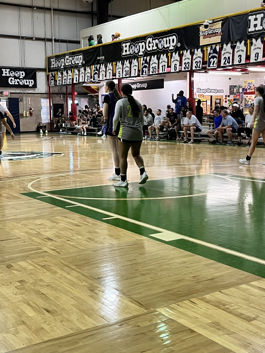 RLaTesta13's tweet image. Had such a great time playing up with the 17s today! @newjerseyrise @SquanGirlsBBall @RickLeeman13 @EllenMasonius @MakaylaDavid27