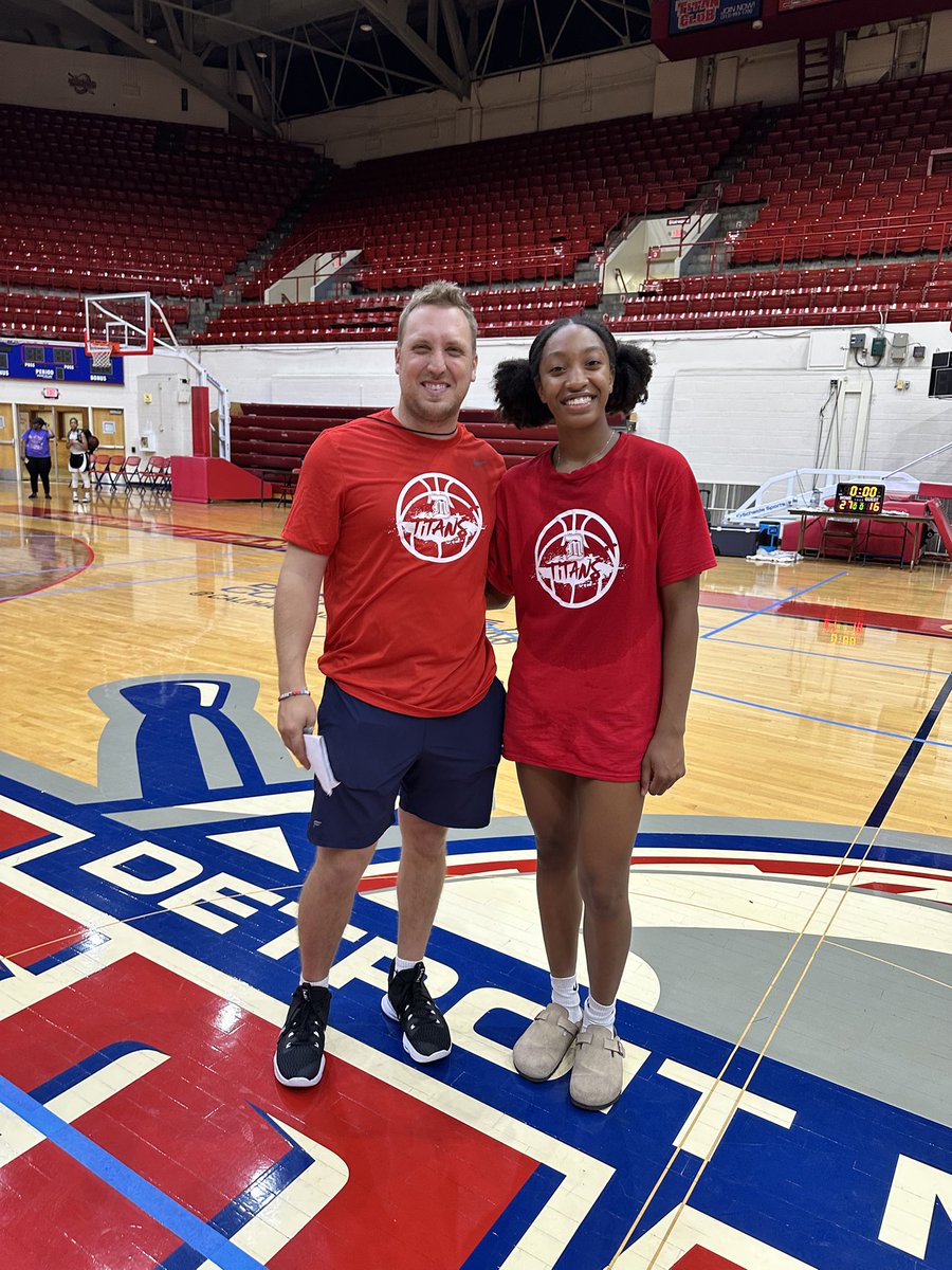 AleeahWells5's tweet image. Thank you to Coach @haffeyk and staff for inviting me to the @Detroit_WBB Elite Camp! I had a great time and it was an awesome experience meeting the coaching staff and players! 🟥🟦
@Legends_Bball