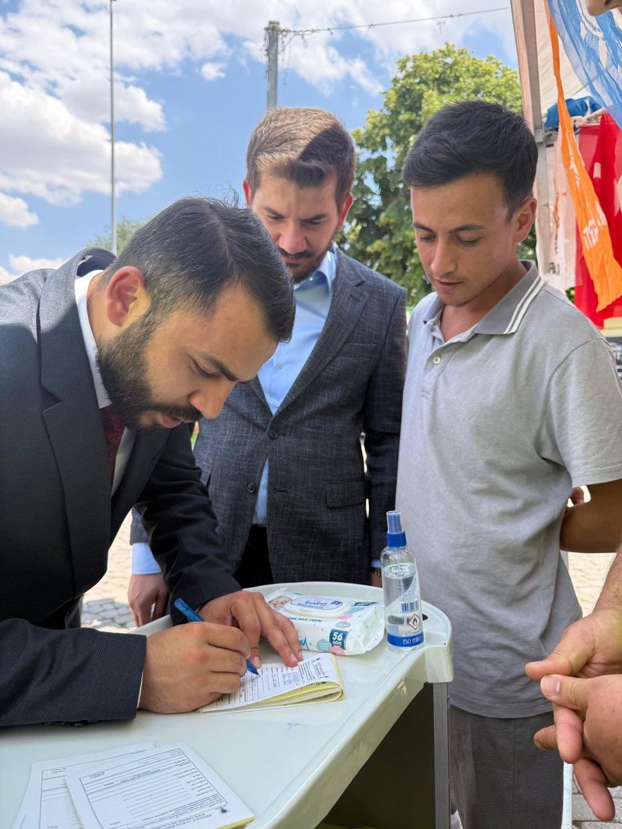 📍Gaziantep 

AK Parti Gençlik Kollarımızın Şahinbey ve Şehitkamil ilçelerinde yürüttüğü üye çalışmaları kapsamında kurulan stantları ziyaret ettik.

Gençlerin siyasete olan ilgisi ve sahadaki heyecanı, geleceğe dair umutlarımızı daha da güçlendiriyor. Türkiye’nin en büyük