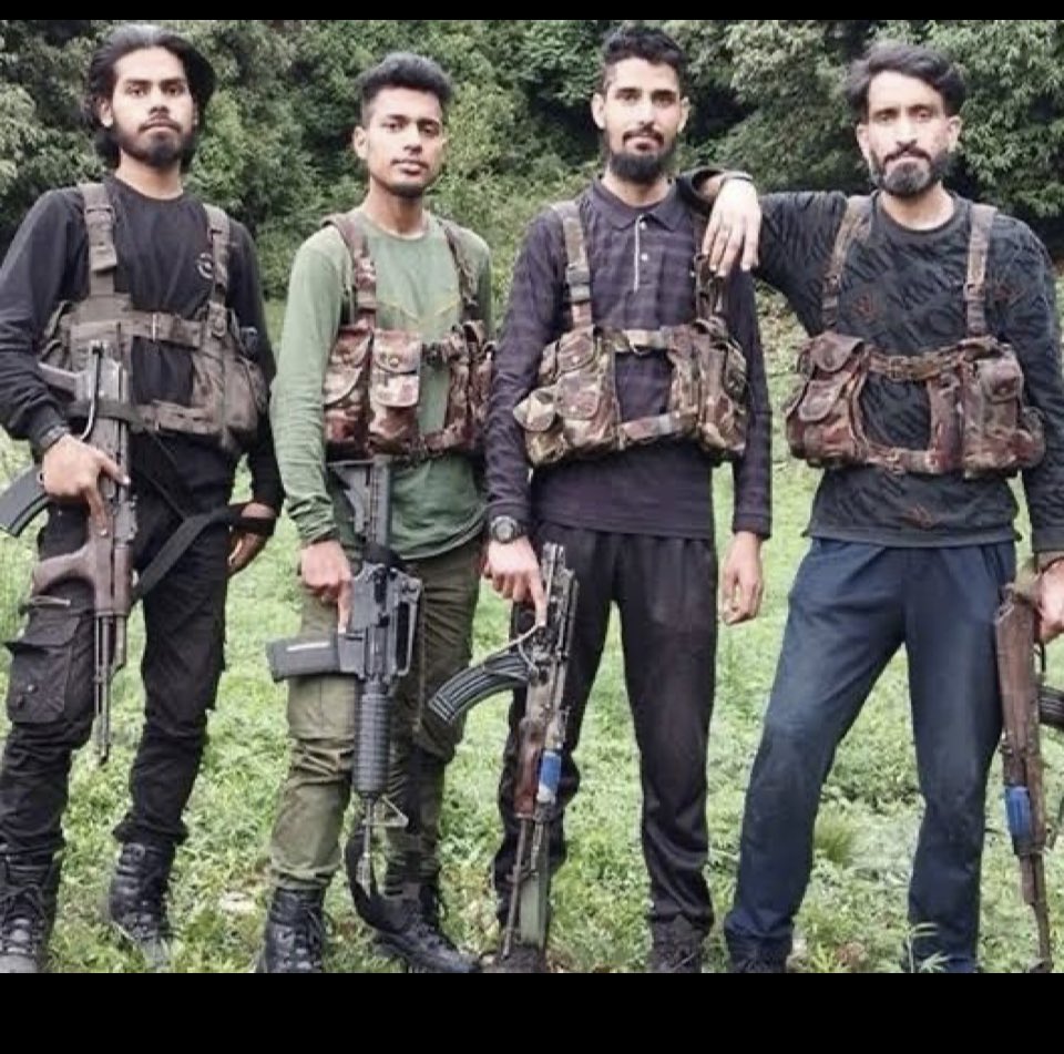 montyyrana's tweet photo. Traitors arrested in #PehalgamTerrorAttack
NIA arrests two Kashmiris Parvaiz Ahmad and Bashir Ahmad for sheltering the terrorists involved in the attack, they confirmed the terrorists were Pakistani nationals affiliated to LET https://t.co/8JcSSRkZeq