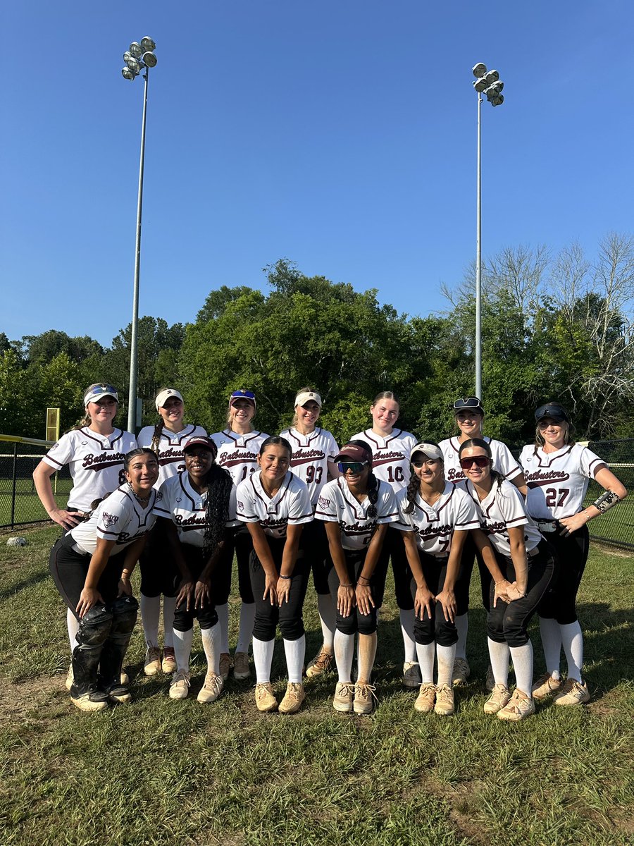 bellaholc2009's tweet photo. Had such an amazing time playing in the Scenic City Tournament! My teammates and I fought hard and played for each other thank you @Coach_Isaac3 for everything, I had so much fun! https://t.co/16yqEIvCIL