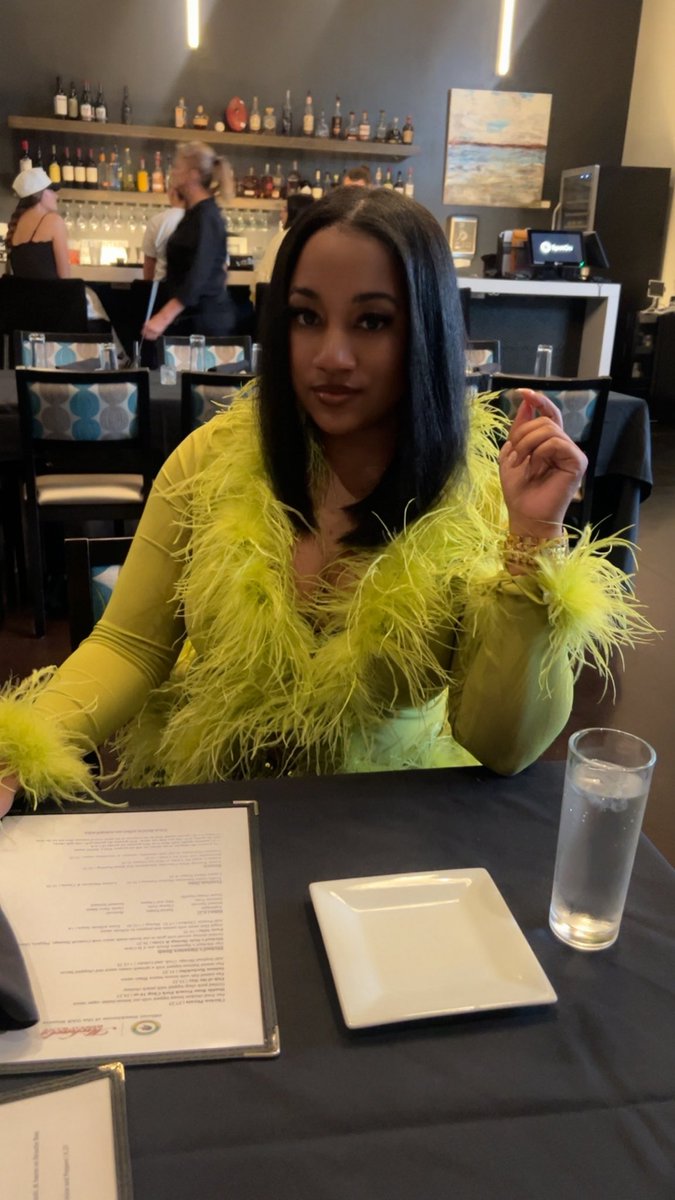 _KYsoCALIENTE_'s tweet photo. The Grinch 2.0 💚🧚🏽 https://t.co/at4KT9F2tp