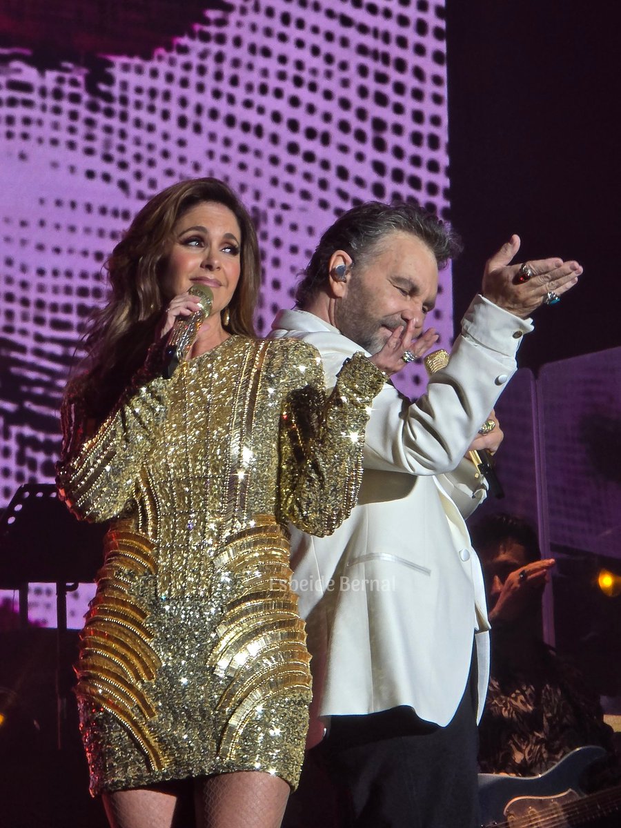 ¿Me explican lo perfectos? O sea, yo no estaba soportando, de verdad todo en este concierto fue tan perfecto.
#EntreAmigos 
<a href="/LuceroMexico/">Lucero</a> 
<a href="/MijaresOficial/">Mijares</a>