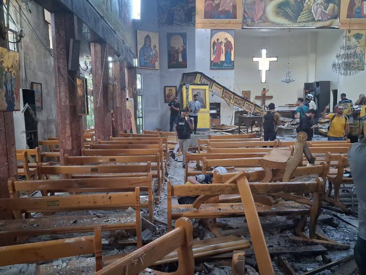 jake1791's tweet photo. Attentat a Damas au mileu de la messe ! 

Suite de photos en commentaire https://t.co/kQEHsolUs8
