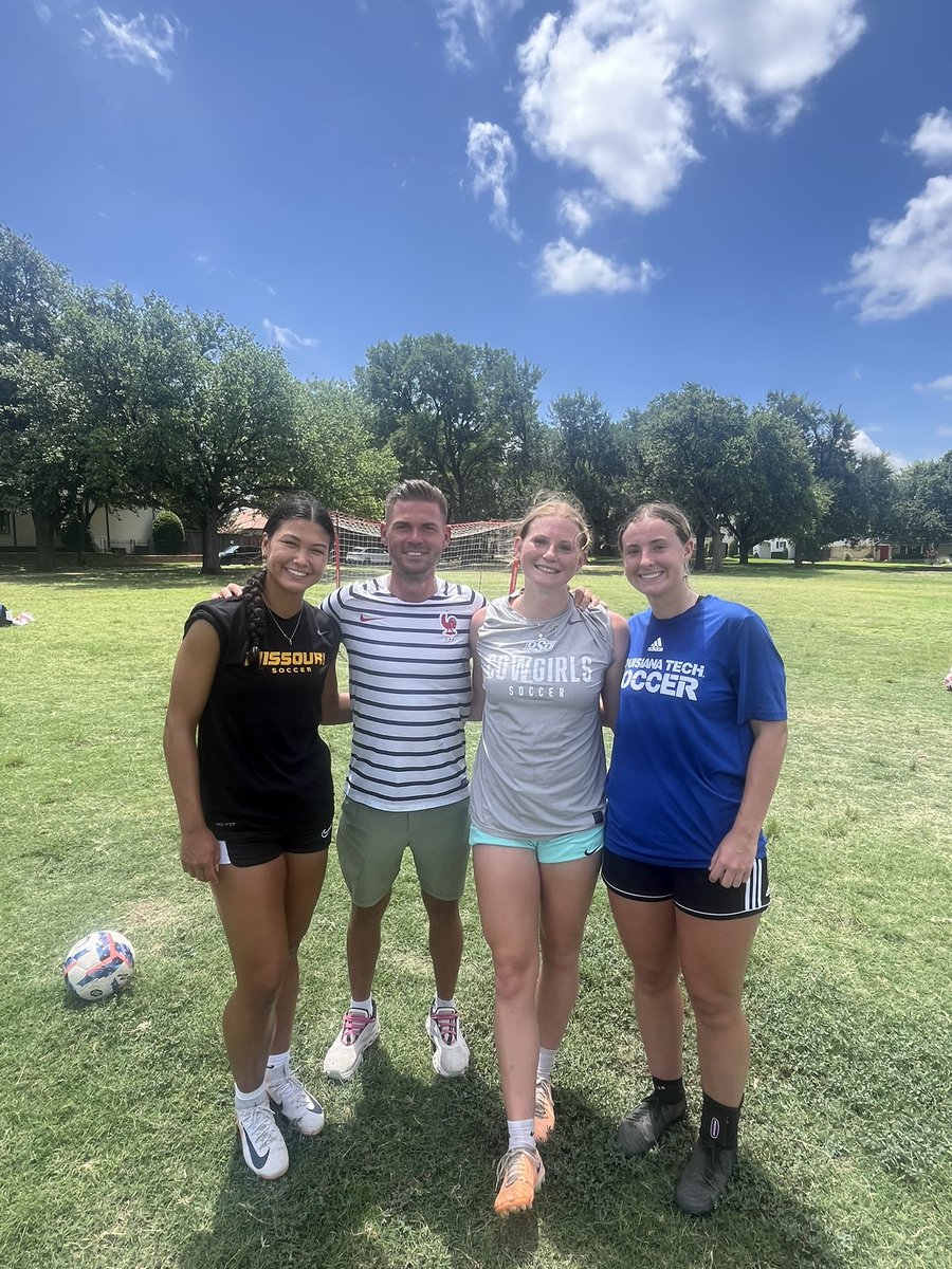 Getting in some Saturday training with my old club teammates and trainer! <a href="/McKennaMoran19/">McKenna Moran</a> <a href="/Reganne20/">Reganne</a>