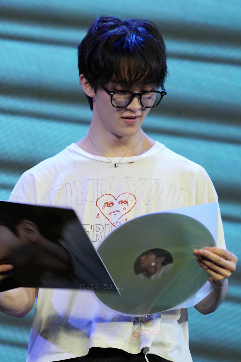 250622 Beijing
The Firstfruit yzy fansign event 
[mark pick the LP i make🥹 ]
#마크 #MARK