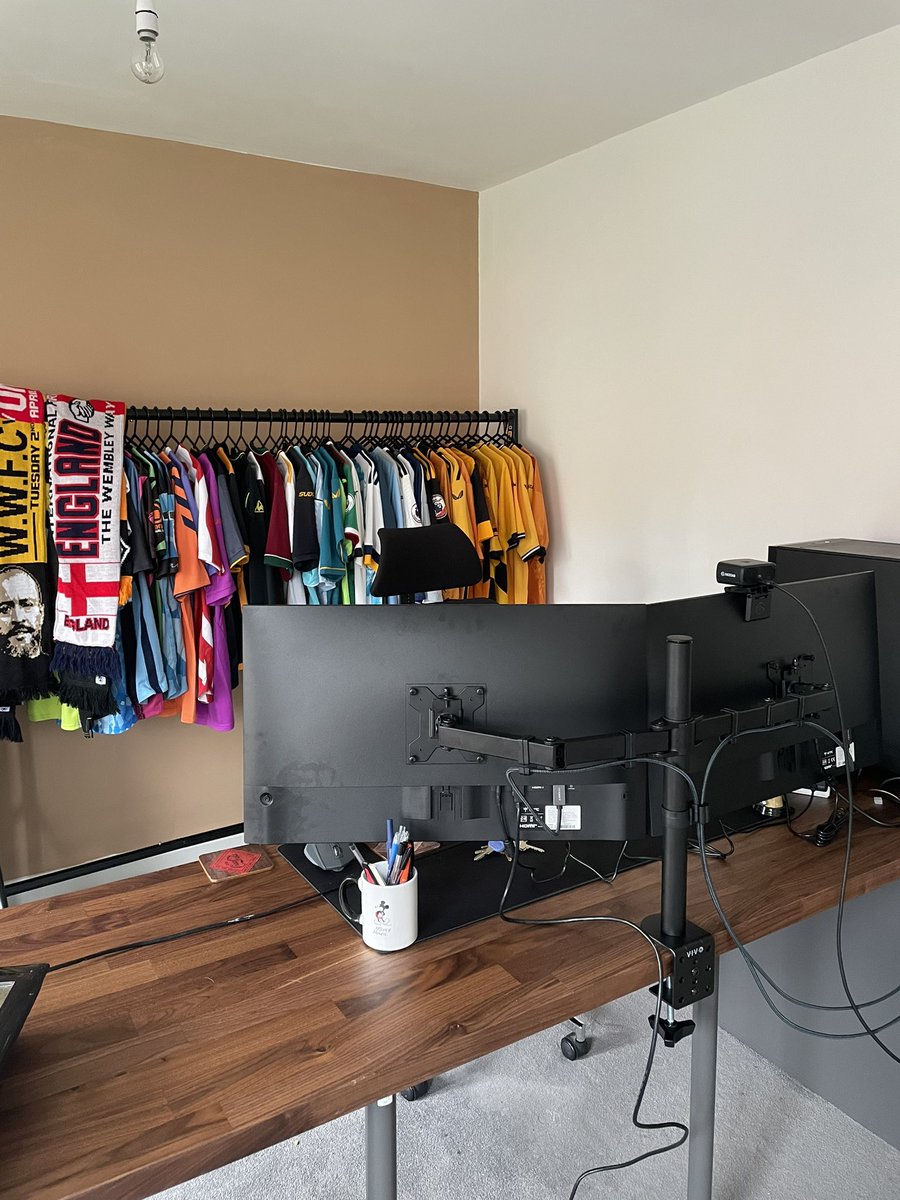 First time in my life I have a work set up that isn’t in my living room or at the end of my bed. 

Shirts will make an awesome background for streams too. 

Can’t wait to get to work 🚀