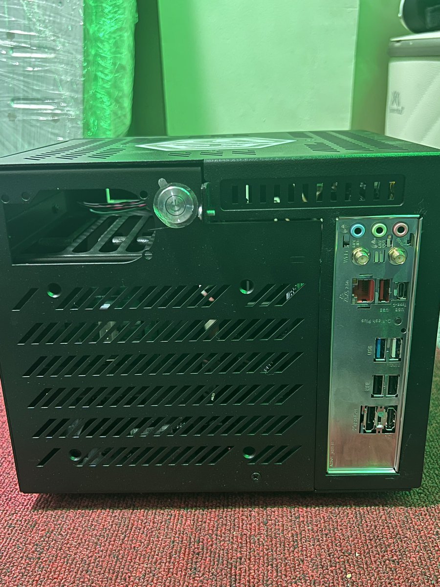 Ersafcr7's tweet photo. DIY NAS Homelab build in progress!
Powered by the Gigabyte B650I AX + WD Black NVMe SSD, all inside the 🔥 @45Drives HL4 chassis.
@GIGABYTEUSA 
Stay tuned for the full setup, benchmarks & performance tests! 👨‍💻📦💾

#Homelab #NASBuild #45Drives #Gigabyte #WDBlack #TechBuild #SmallFormFactor #SFFPC