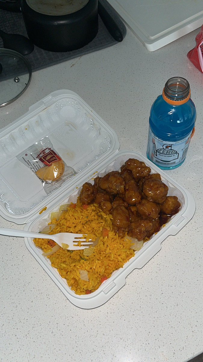 bigxavierguy's tweet image. Double dragon $8.50 lunch special coupled with a Gatorade I so graciously purchased from the Norwood peewee football fundraiser #communitybuilder #expand