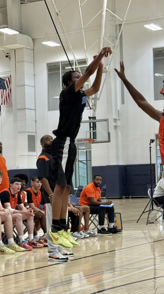 LC Bird (6’0 2026) King Williams can shoot it with anybody!  His off ball movement, his footwork all textbook and leads to a quick release.  He is a lethal shot maker!!  We featured King previously; x.com/norfolkknights… #VALive ⁦<a href="/BigShotsToday/">Hit The BIG SH🏀TS</a>⁩ ⁦<a href="/BigShotsGlobal/">BIG SH🏀TS</a>⁩