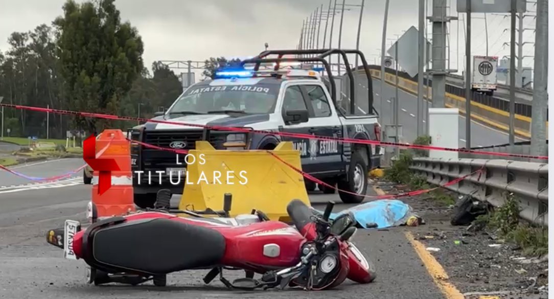 LosTitulares (@_lostitulares) on Twitter photo #Titulares 🔴 | Un motociclista murió tras derrapar en la autopista México-Puebla antes de llegar al Outlet con dirección a CDMX.
El lugar fue acordonado mientras agentes <a href="/FiscaliaPuebla/">FGE Puebla</a> llega a llevar a cabo el levantamiento de cadáver. #Titulares 🔴 | Un motociclista murió tras derrapar en la autopista México-Puebla antes de llegar al Outlet con dirección a CDMX.
El lugar fue acordonado mientras agentes <a href="/FiscaliaPuebla/">FGE Puebla</a> llega a llevar a cabo el levantamiento de cadáver.