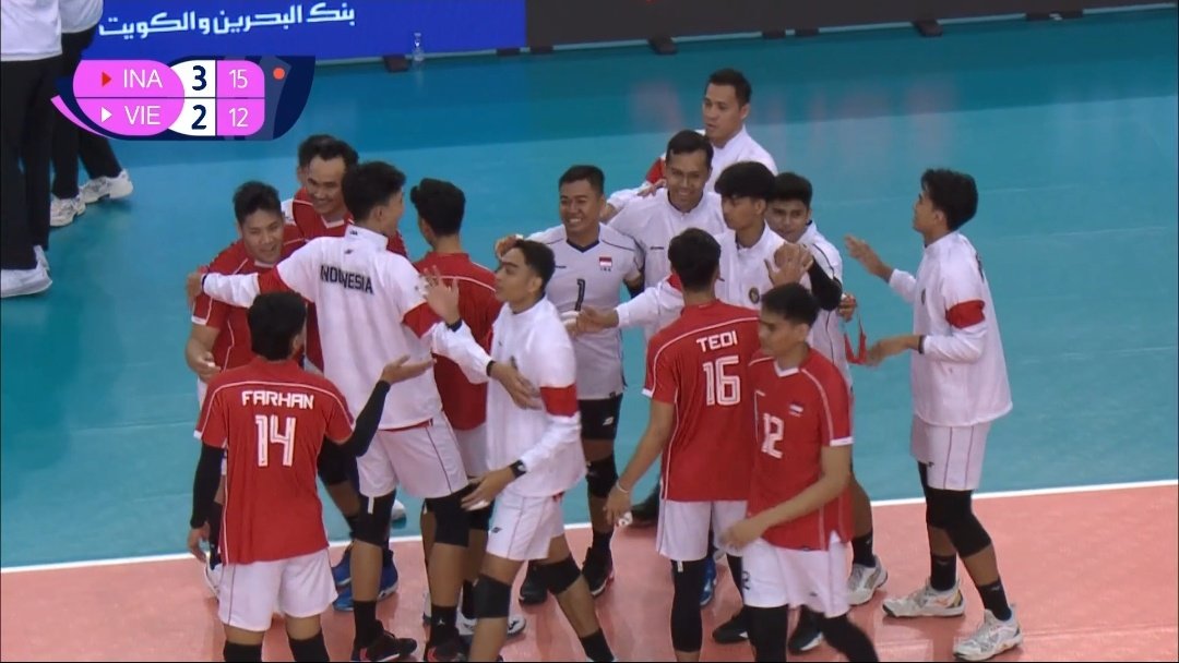 23 - 25
24 - 26
25 - 17
25 - 23
15 - 12

Indonesia 🇮🇩 3 - 2 🇻🇳 Vietnam

Reverse sweep!
Indonesia akan melaju ke perebutan peringkat ke 5 melawan Australia besok malam. 
#avcnationscup
