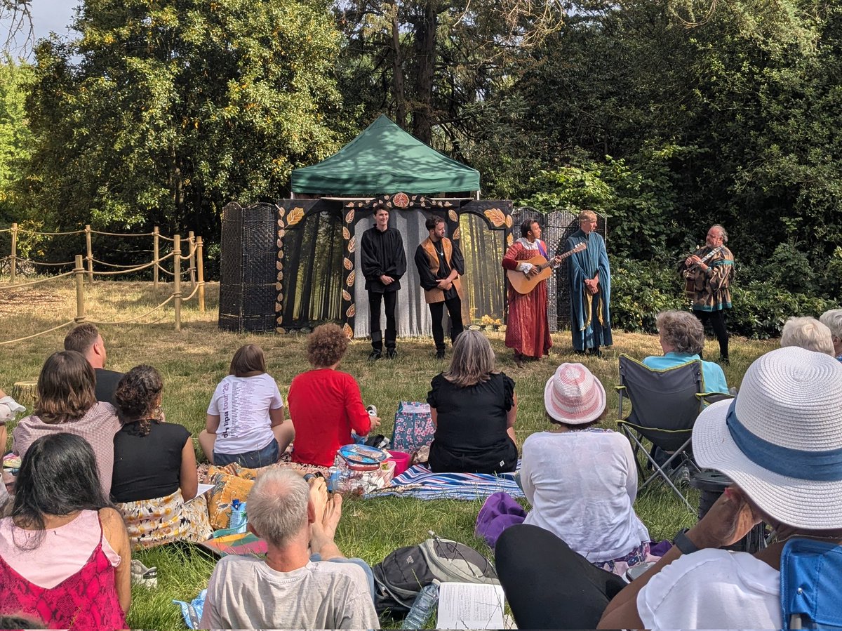 StPetersSW16's tweet image. Some of our &apos;Graceful Striders&apos;, not walking this time but instead, enjoying an afternoon watching &apos;As You Like It&apos;, in the Rookery Gardens. Great show by The Festival Players Theatre  Co and a lovely welcome! 
@sccoopstreatham #FoSC