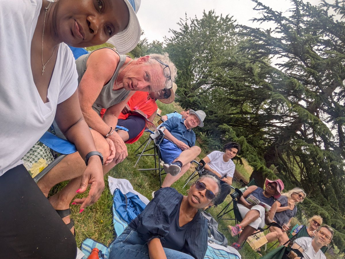 StPetersSW16's tweet image. Some of our &apos;Graceful Striders&apos;, not walking this time but instead, enjoying an afternoon watching &apos;As You Like It&apos;, in the Rookery Gardens. Great show by The Festival Players Theatre  Co and a lovely welcome! 
@sccoopstreatham #FoSC