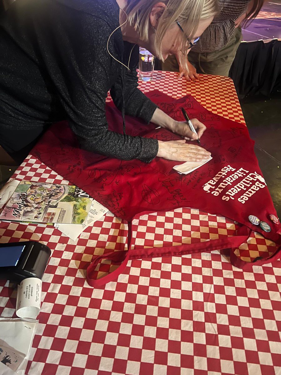 Janice Hallett (@janicehallett) on Twitter photo Phew! What a day! Thank you to each and every young reader (and their grown ups) who came to see me at <a href="/kidslitfest/">BarnesKidsLitFest</a> 🙏 It was a joy to talk about #ABoxFullofMurders Thanks too to <a href="/PuffinBooks/">PuffinBooks</a> <a href="/Waterstones/">Waterstones</a> and to all the festival staff and volunteers who made it happen ❤️ Phew! What a day! Thank you to each and every young reader (and their grown ups) who came to see me at <a href="/kidslitfest/">BarnesKidsLitFest</a> 🙏 It was a joy to talk about #ABoxFullofMurders Thanks too to <a href="/PuffinBooks/">PuffinBooks</a> <a href="/Waterstones/">Waterstones</a> and to all the festival staff and volunteers who made it happen ❤️