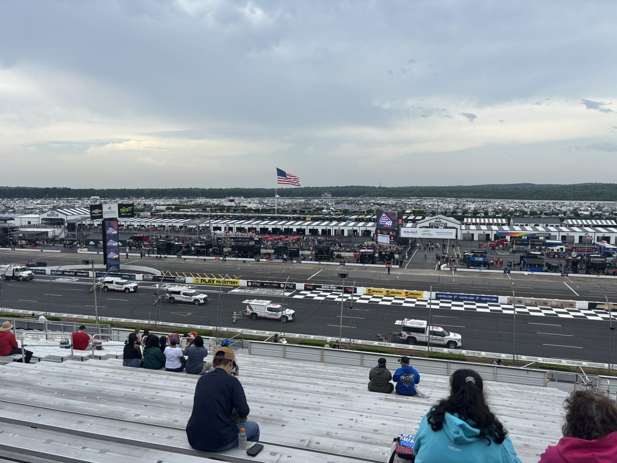 First time I’ve had to see the Air Titans in action in person (luckily). Still hopeful we get this race in. 

Also, they lowkey might be louder than the actual race cars 😂 #NASCAR