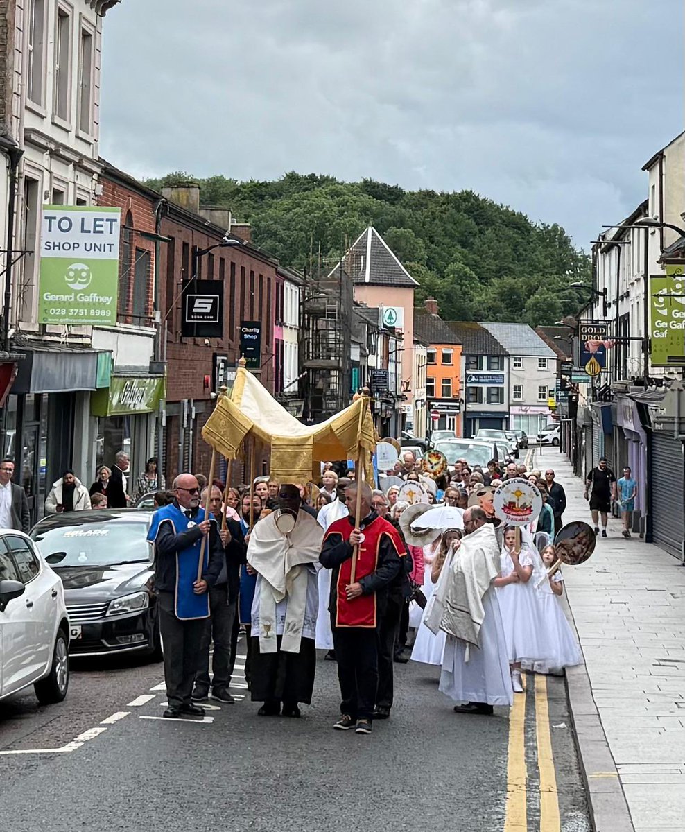 ArmaghParish's tweet image. What a special evening as we gathered for our Corpus Christi procession and mass. Thanks to all who attended and participated, especially the P4 children & Jubilus Choir. @ArchbishopEamon @ArmaghYouth @ArmaghI