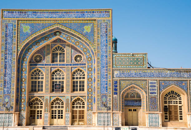 İran yıkılırsa Türk tarihinin önemli bir mirası ve tarihi hafızası yok olacak.

Türkler bin yılı aşkın bir süre İran coğrafyasında var oldular ve yaşadılar. İslamiyetle burada tanıştılar ve burada Müslüman oldular.

Bu topraklarda birçok Türk devleti kuruldu, yaşadı ve büyüdü.