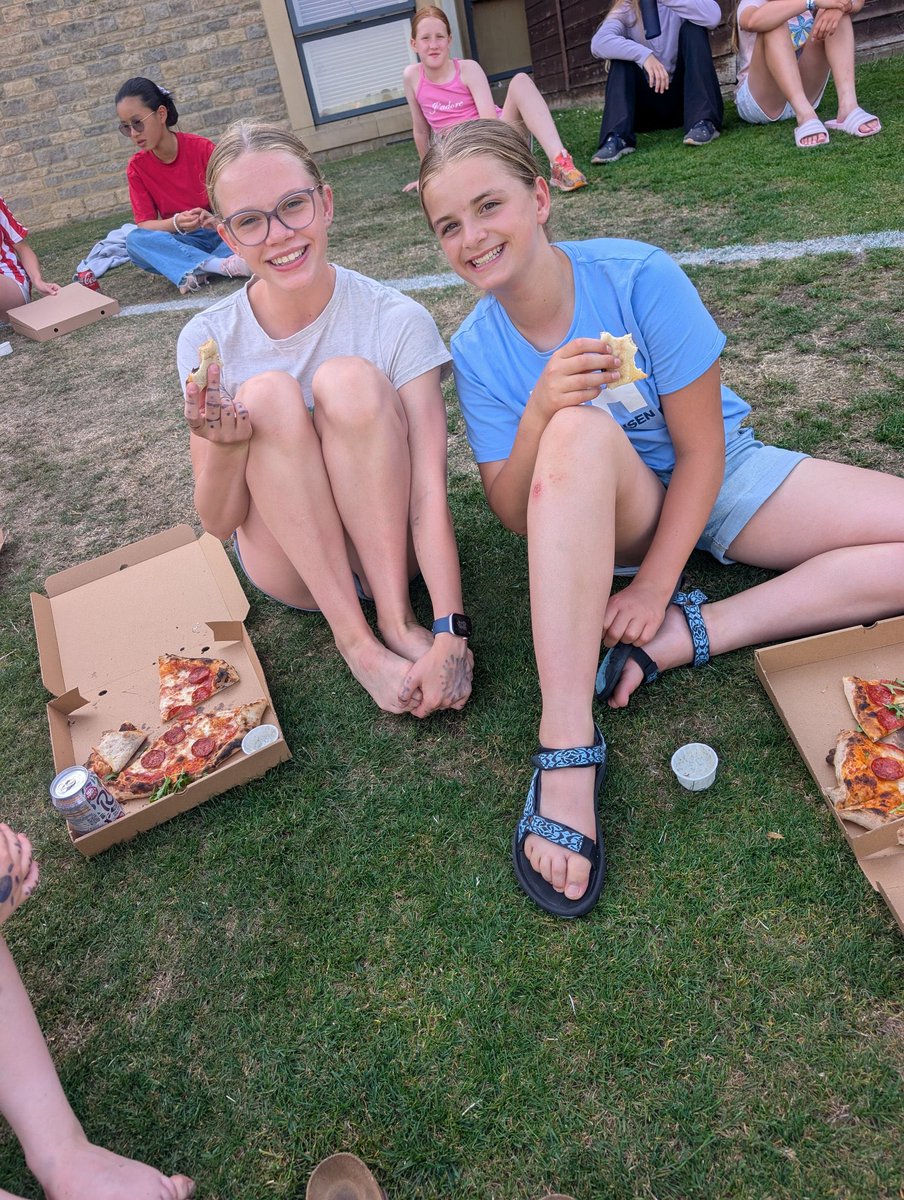 _MpsBoarding's tweet photo. Fun in the sun (and shade) celebrating @BSAboarding
#NationalBoardingWeek World Music Day on Saturday. Music, Pizza, fun and laughter were the biggest ingredients!
#iloveboarding https://t.co/Eya1IkF1lv