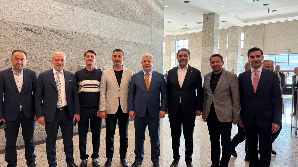 Halil İbrahim KURŞUN (@hibrahimkursun) on Twitter photo Önceki dönem Ulaştırma ve Altyapı Bakanımız, Trabzon Milletvekilimiz Sn. Adil Karaismailoğlu'nun oğlu Ali Eren ile İrem Nur Demirelli kardeşlerimizin mutluluklarına şahitlik ettik.
Genç çiftimizi tebrik ediyor, ömür boyu mutluluklar diliyorum.💐
<a href="/akaraismailoglu/">Adil Karaismailoğlu</a> Önceki dönem Ulaştırma ve Altyapı Bakanımız, Trabzon Milletvekilimiz Sn. Adil Karaismailoğlu'nun oğlu Ali Eren ile İrem Nur Demirelli kardeşlerimizin mutluluklarına şahitlik ettik.
Genç çiftimizi tebrik ediyor, ömür boyu mutluluklar diliyorum.💐
<a href="/akaraismailoglu/">Adil Karaismailoğlu</a>