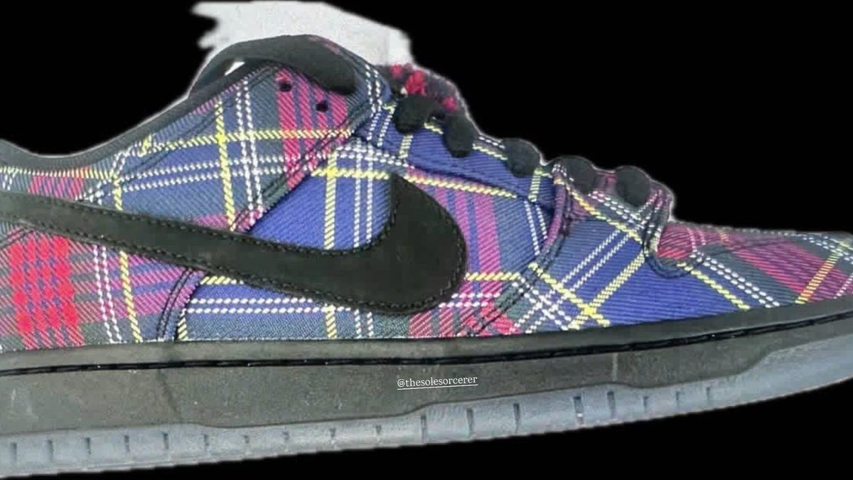 First Look: Nardwuar x Nike SB Dunk Low 🎤 

• $140 USD
• Holiday 2025