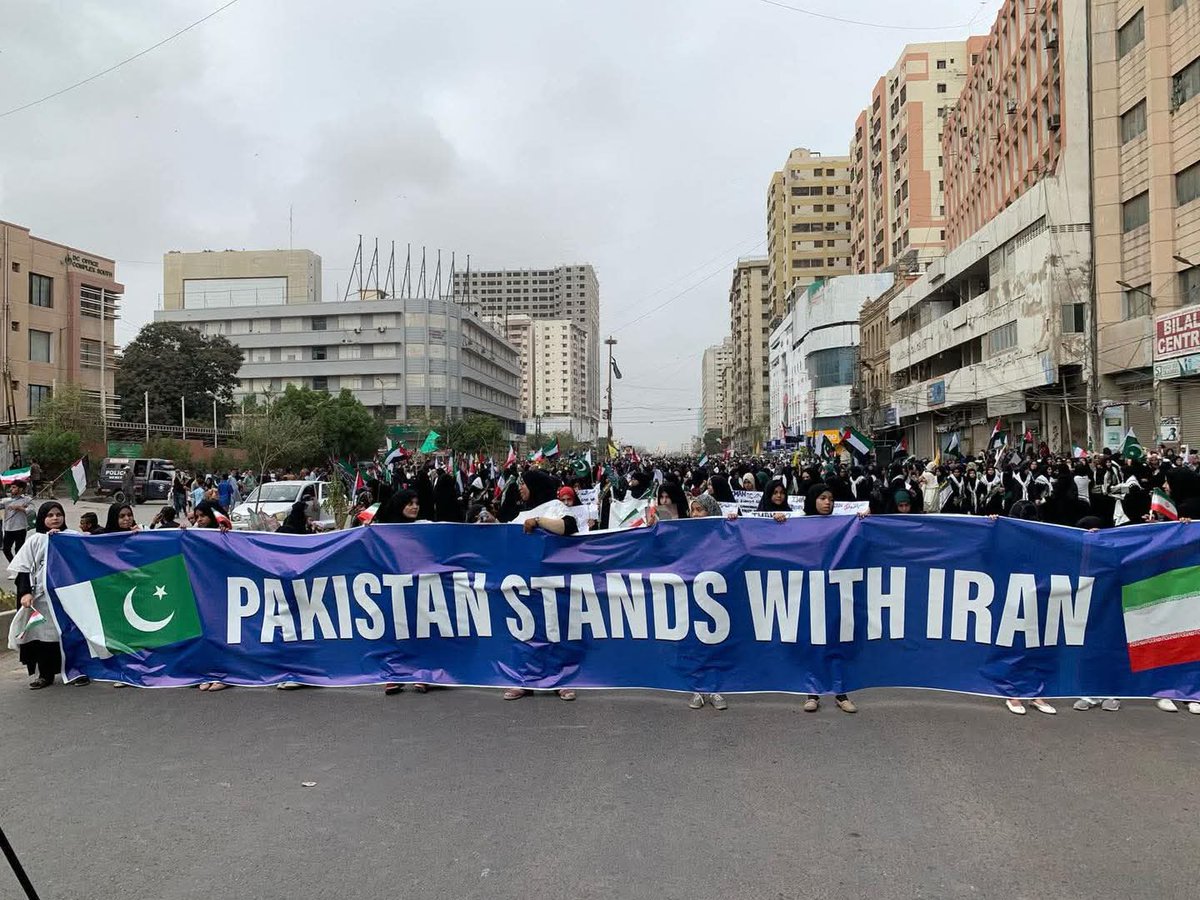 technicinfo37's tweet photo. Pakistan stands with Iran,
Mass rally in Karachi. 🇵🇰♥️🇮🇷

Thank you Pakistan . https://t.co/XNLdx5sMGY