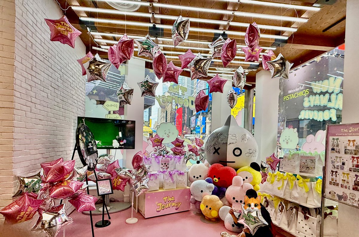 CYPHERS_DDAENG3's tweet photo. Went to @BT21_ LINE FRIENDS in NYC. They have an Event for the Last Episode of #BT21 The Journey. Free Balloon and Post Card. 🥹💜
#KOYA #RJ #SHOOKY #MANG #CHIMMY #TATA #COOKY #VAN #UNISTARS
#BT21 #TheJourney #LINEFRIENDS_US #NEWYORK #TIMESSQUARE https://t.co/W71urtVlKJ