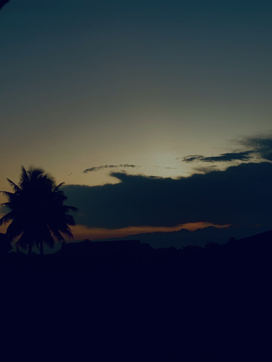 YourSolar_Guide's tweet photo. I captured these four variants of the sky and I don’t even know what to make of them. To me, they are captivating and somehow soothing! I feel the 3rd slide could be a book cover for one of our African/Nigerian literatures or something…lol https://t.co/0VfxxKM4AD