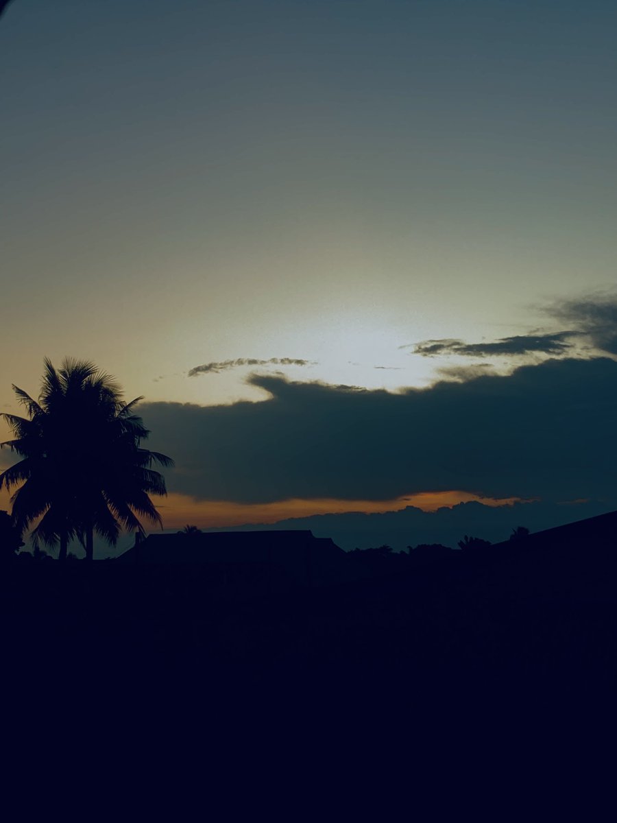 YourSolar_Guide's tweet photo. I captured these four variants of the sky and I don’t even know what to make of them. To me, they are captivating and somehow soothing! I feel the 3rd slide could be a book cover for one of our African/Nigerian literatures or something…lol https://t.co/0VfxxKM4AD