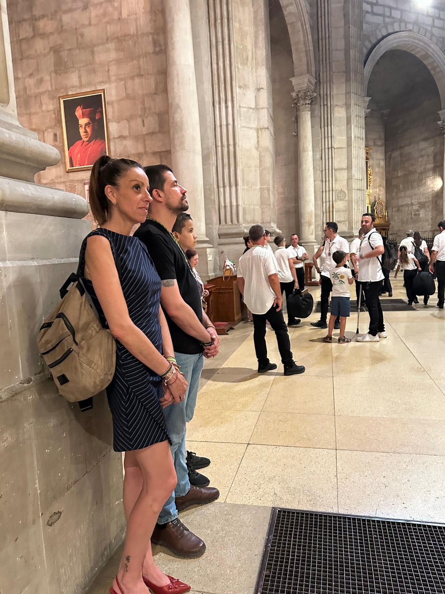 JosepRoca18's tweet photo. Misa del Corpus en la Catedral de Lérida presidida por el obispo Salvador Giménez y Procesión por el Eje Comercial para pisar y deshacer las alfombras, tal y como manda la tradición.

#NuestraFe
#CuidaLoTuyo https://t.co/EPCYBHS9Ib