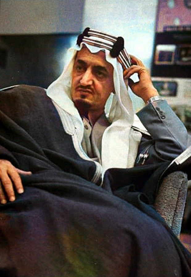 الي يحبه يضع له قلب ❤ ويترحم عليه 🤲🏼 وسوو متابعه ❤️ ❤️