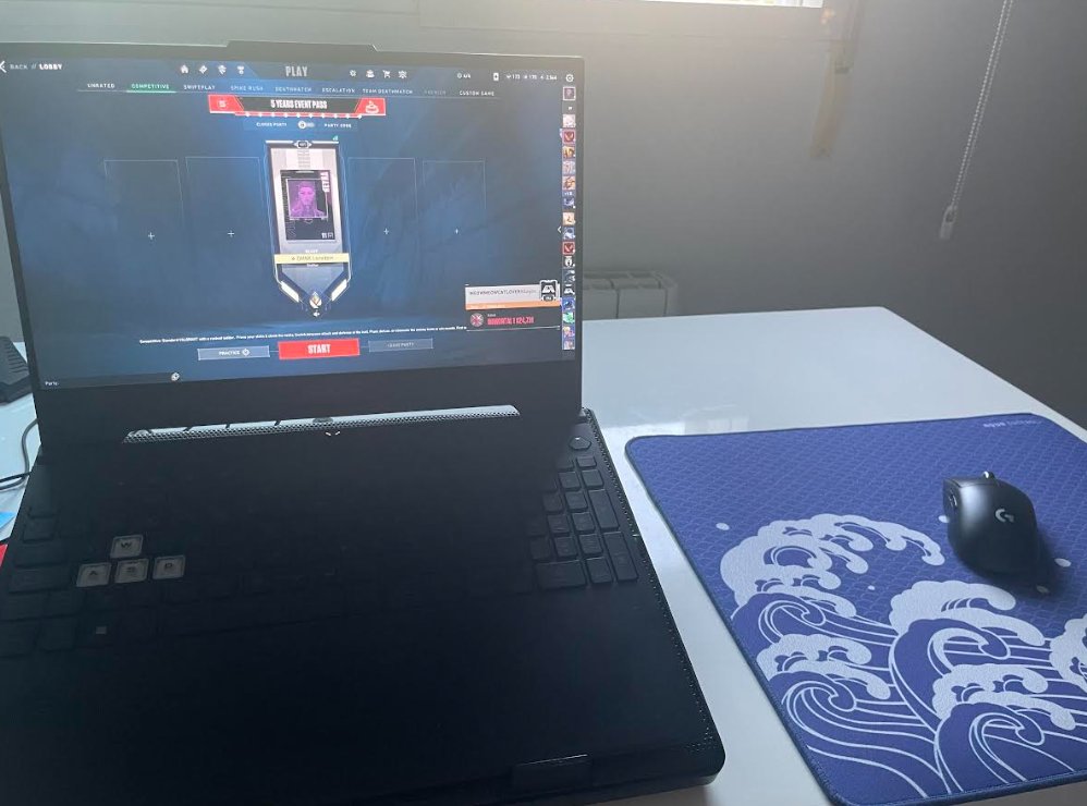 LAPTOP RADIANT GG, empecé 30 dias tarde el acto por examenes finales y selectividad, y luego 4 dias en madrid, encima mañana y pasado tenia graduacion asi que se acabo el contrarreloj