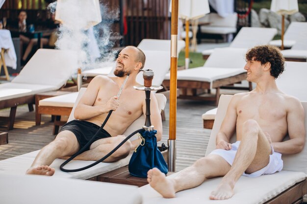 النفسية محتاجة سفرة وي هيج خلقة وتضرب الدنيا بجلاق وتطفي موبايلك وتنسى الشغل وتنسى حتى اهلك 🥰