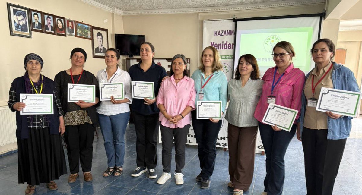 Kars İl-İlçe Örgütlerimiz ve Yerel Yönetimlerimiz ile birlikte iki günlük Temel Siyasal  Eğitimimizi tamamladık 🦚 Yeni dönemin sorumluluk ve bilincinin yükselmesine, Parti Okulu eşlik etmeye devam ediyor ☀️