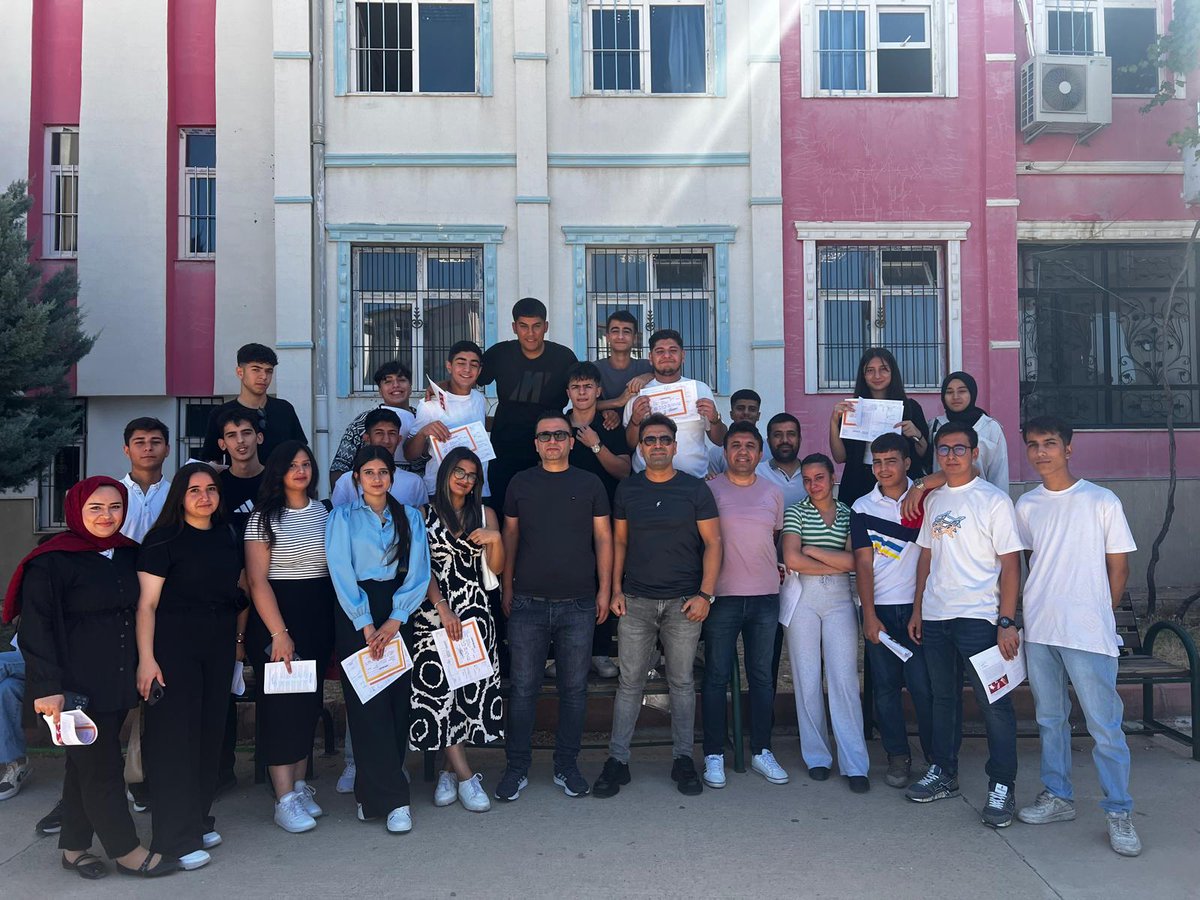 2024-2025 Eğitim Öğretim yılını 20 Haziran 2025 günü dağıttığımız karnelerle bitirdik. Tüm öğretmen ve öğrencilerimize mutlu, huzurlu bir tatil diliyoruz.💐